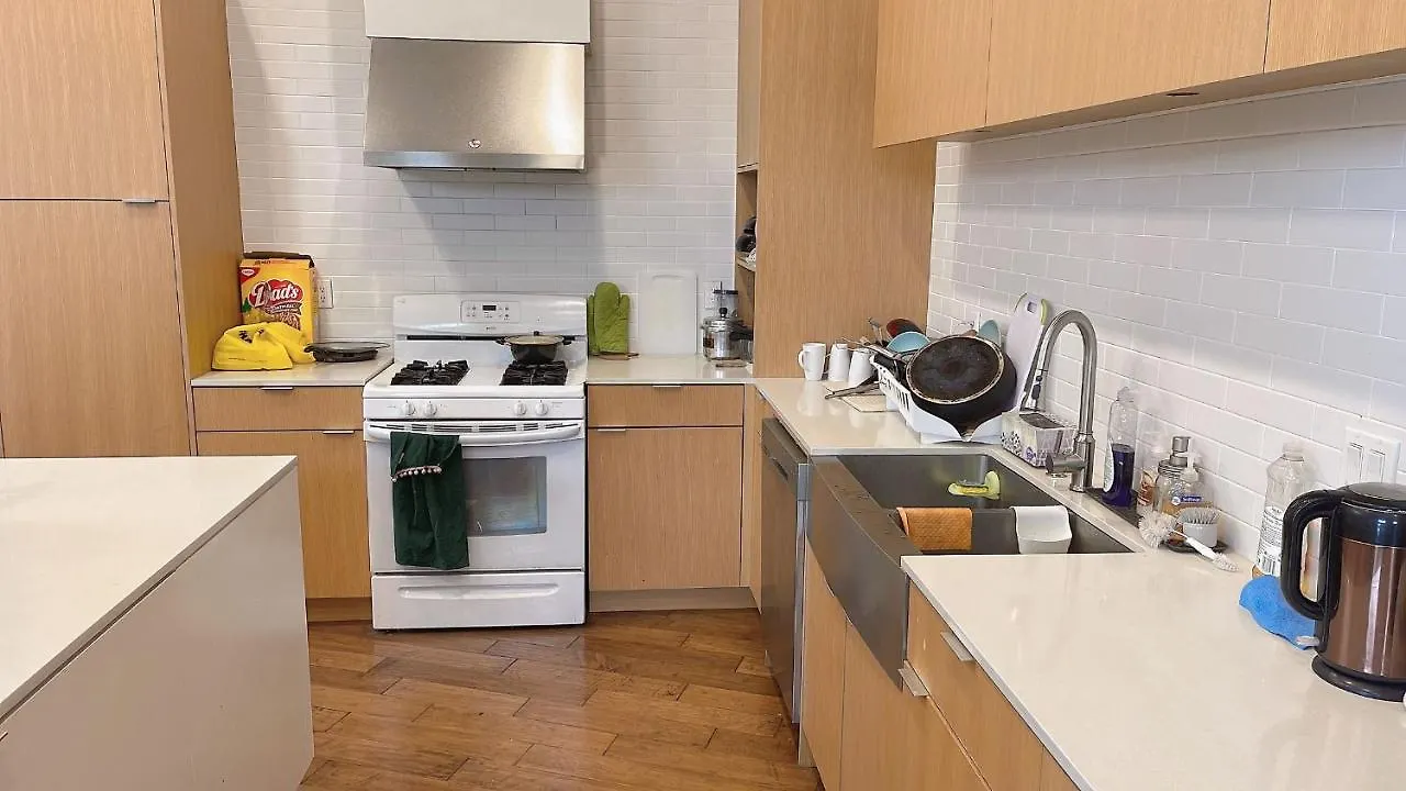 5 Mins Walk To Skytrain Station Villa Vancouver
