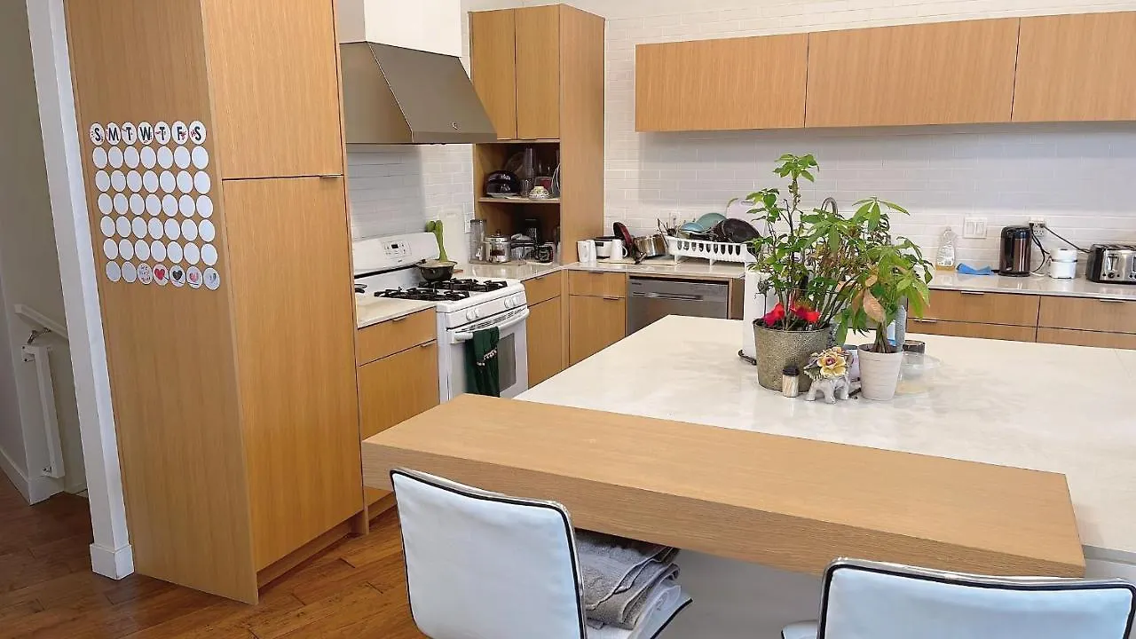 5 Mins Walk To Skytrain Station Villa Vancouver