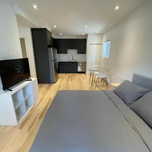 Hoch Studio Apartment Montreal