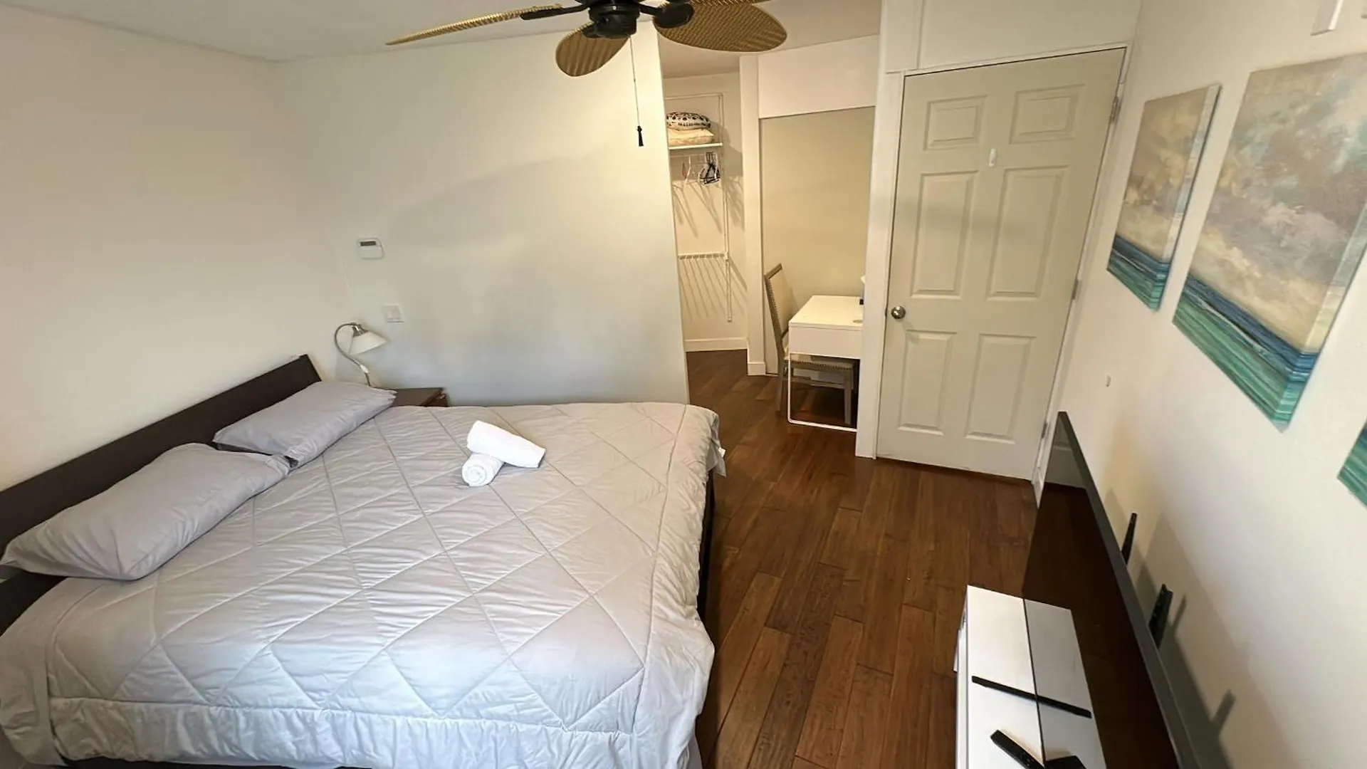 5 Mins Walk To Skytrain Station Villa Vancouver 0*,  Canada